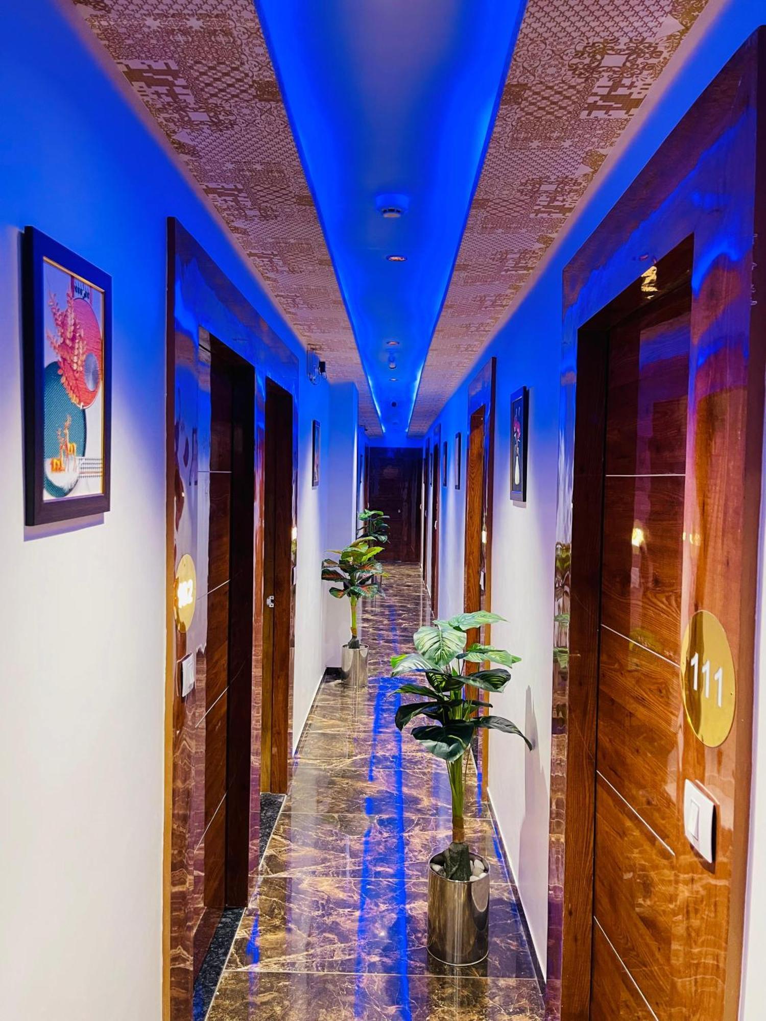 Hotel Avenue Sky Ahmedabad Exterior foto